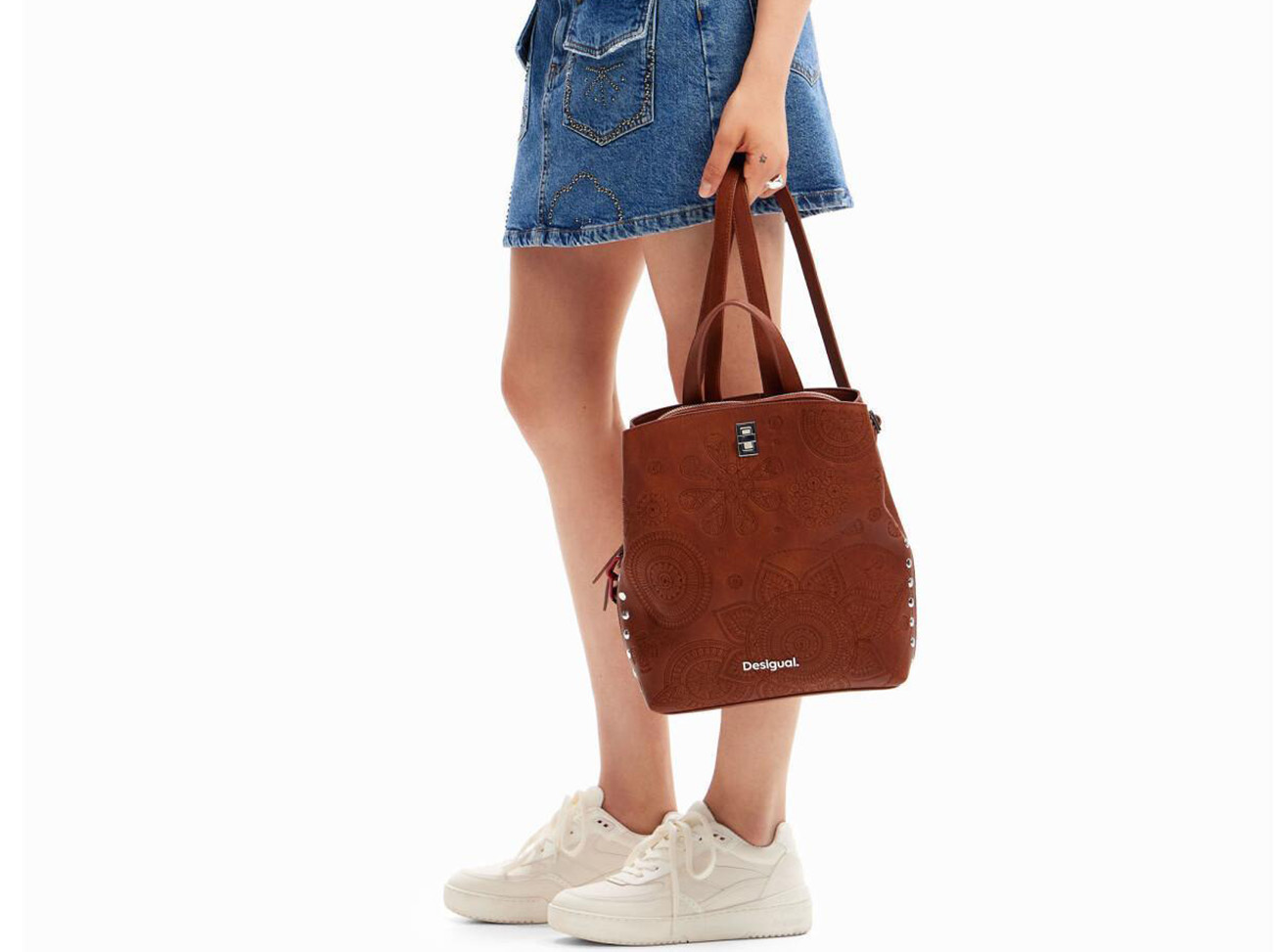 Eine perfekte Kombination aus Vintage und Moderne: Eine Mini-Tasche, die Liebe auf den ersten Blick ist